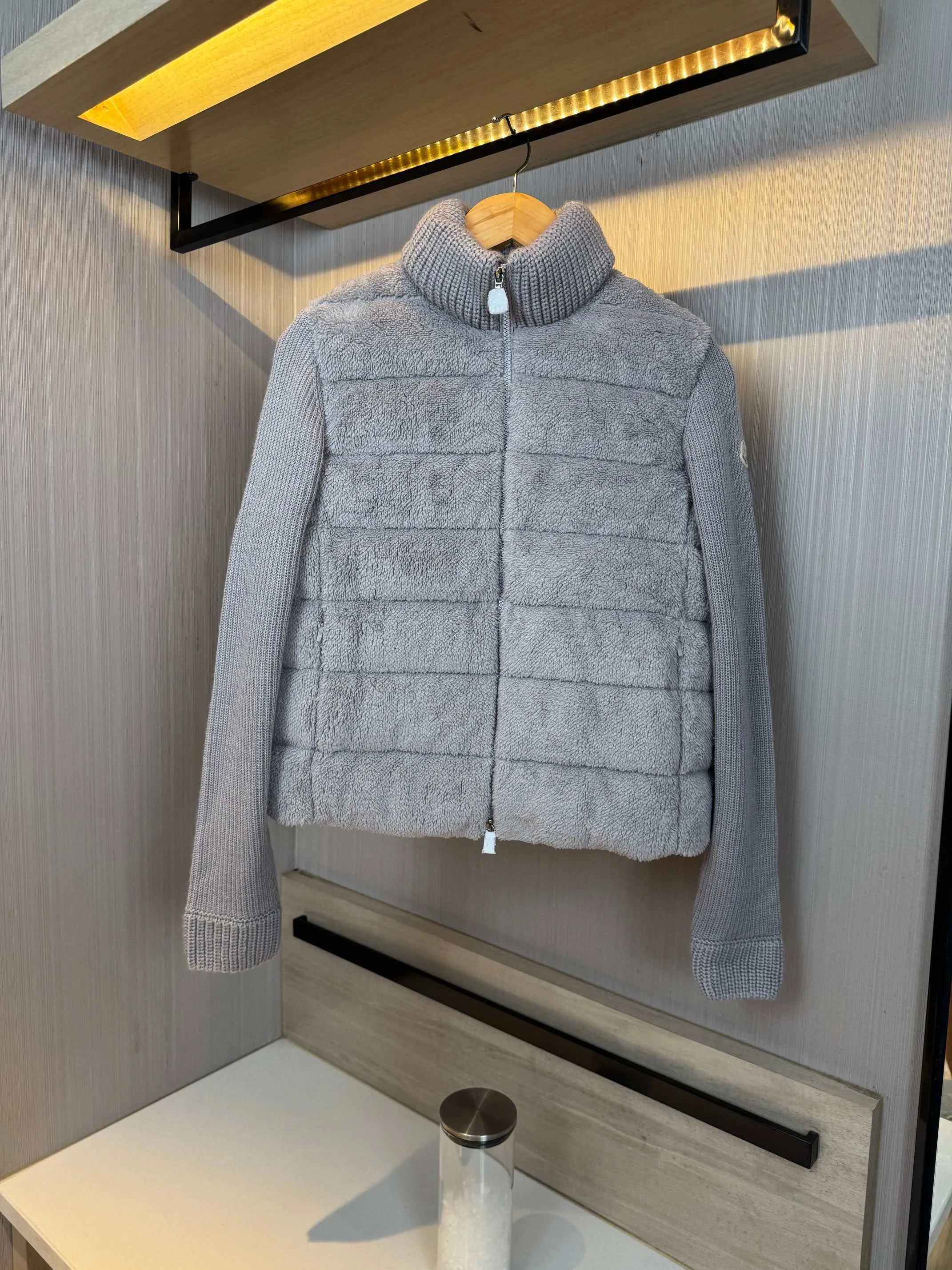 Moncler 🌟 2025 New Arrival Cardigan， ， ， ， ！ Classic ， ， 。 ， 。 ， 、 、 、—— ， 。 ， ！ Premium ，Quality ， ， 。 ： size：s m l